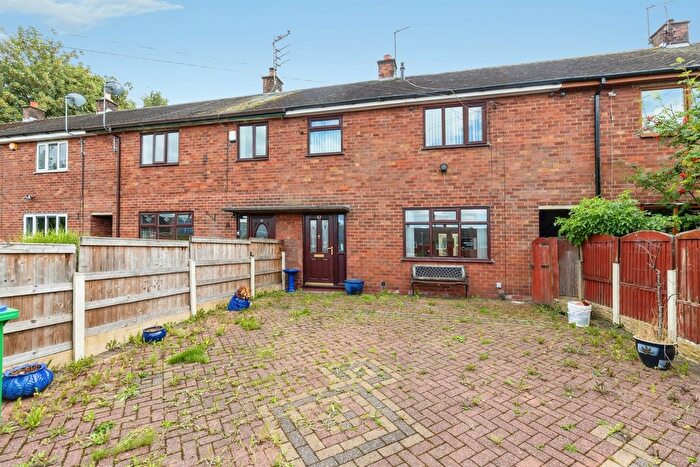 3 Bedroom Terraced House For Sale In Lytham Drive, Heywood, Greater Manchester, OL10