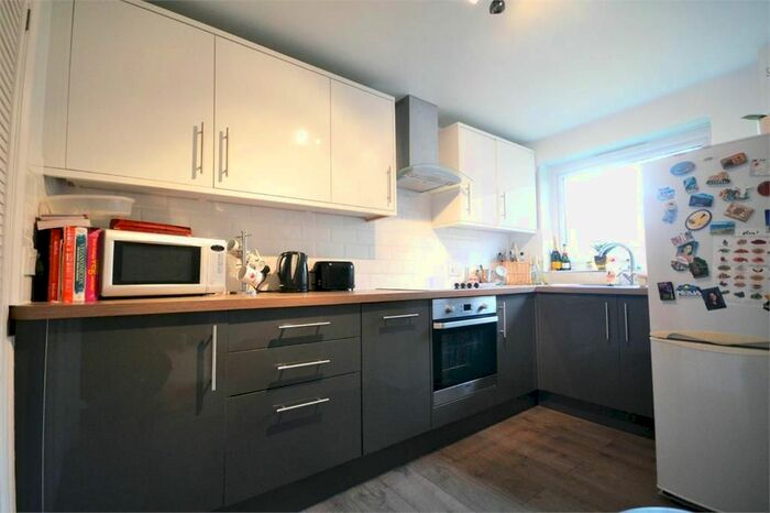 1 Bedroom Flat To Rent In Oakley Close, Isleworth, TW7