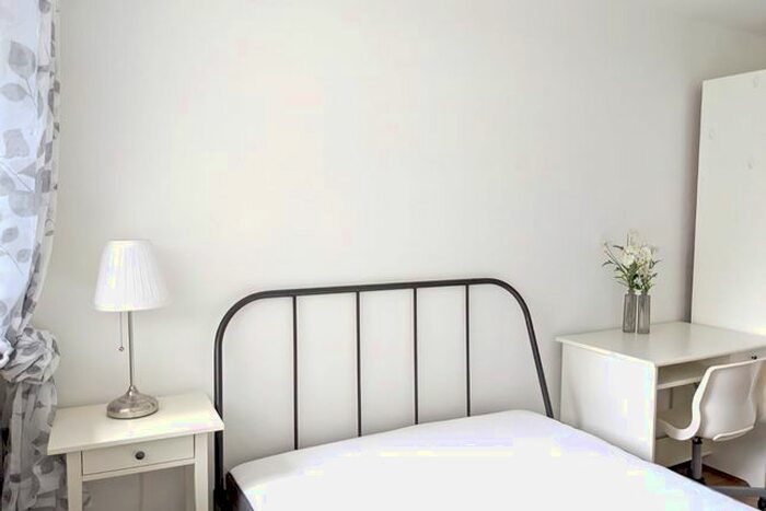 2 Bedroom Flat To Rent In Clipstone Street, London, W1W