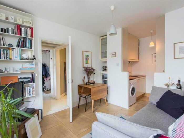1 Bedroom Flat To Rent In Gibson Gardens, London, N16