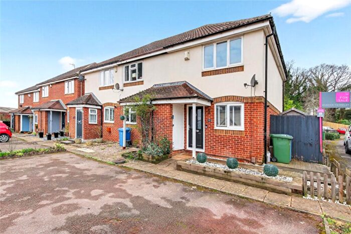 2 Bedroom End Of Terrace House For Sale In Milward Gardens, Bracknell, RG12