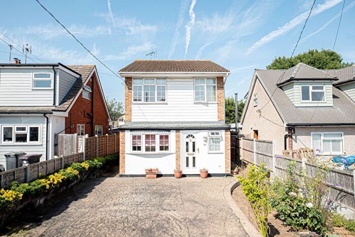 3 Bedroom Detached House For Sale In Crouch Avenue, Hullbridge, SS5