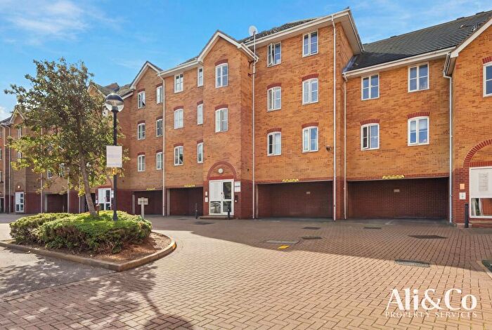 2 Bedroom Flat For Sale In Timber Court, Grays, RM17