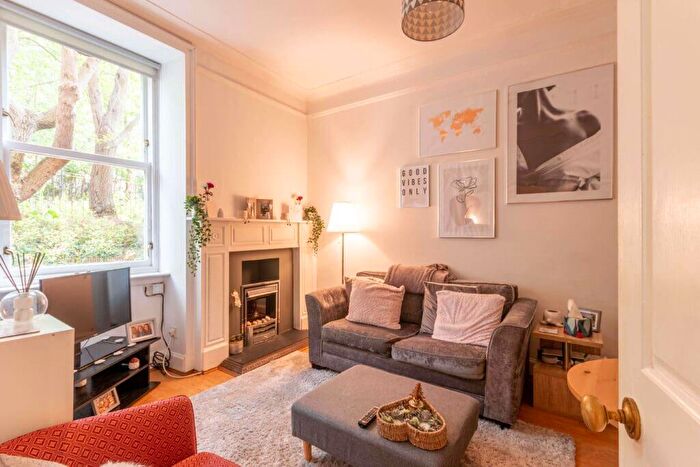 1 Bedroom Flat To Rent In L Bryson Road, Edinburgh, EH11