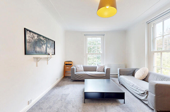 3 Bedroom Apartment To Rent In Lan House First Floor, BA1