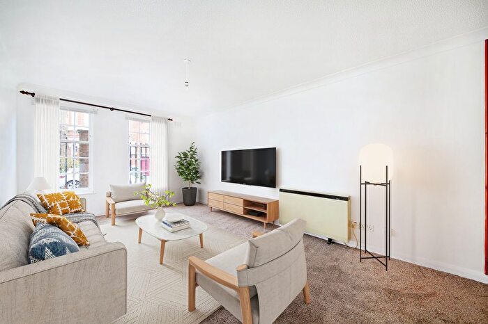 2 Bedroom Flat For Sale In Beaufoy House, Regents Bridge Gardens, SW8