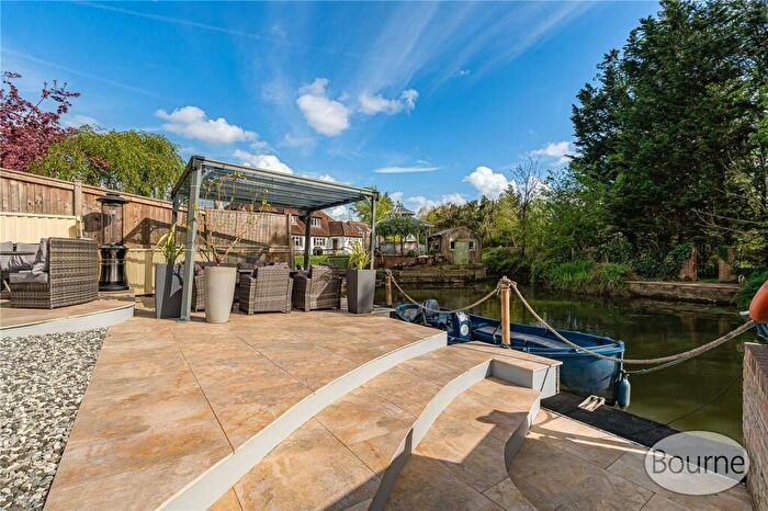 3 Bedroom Detached House For Sale In Riverside Gardens, Old Woking, Woking, Surrey, GU22