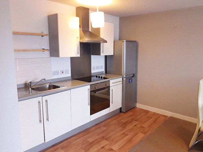 2 Bedroom Flat To Rent In Pilgrims Way, Salford, M50