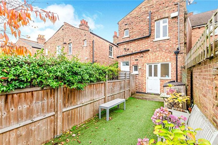 2 Bedroom Flat To Rent In St. Albans Avenue, London, W4