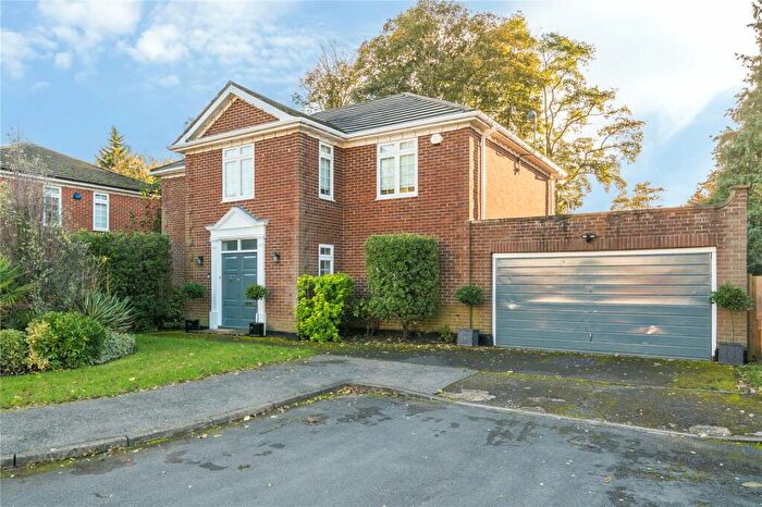 5 Bedroom Detached House To Rent In Charlton Kings, Weybridge, Surrey, KT13