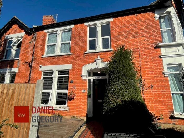 2 Bedroom Flat To Rent In Wimborne Road, Southend-On-Sea, Essex, SS2