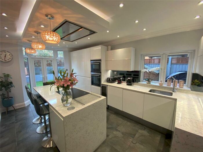 3 Bedroom Terraced House To Rent In Warwick Road, London, N11