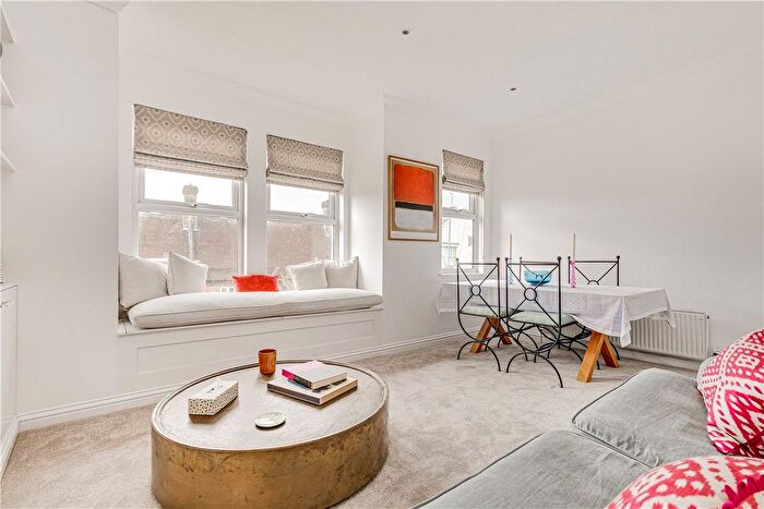 2 Bedroom Flat For Sale In Putney Bridge Road, London, SW15