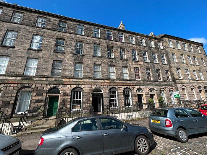 4 Bedroom Flat To Rent In St Patrick Square, Edinburgh, EH8