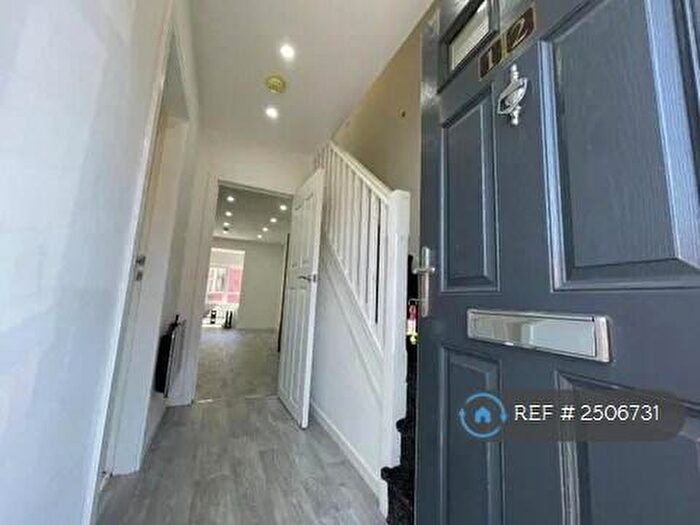 2 Bedroom Flat To Rent In Abbeydale Road, Sheffield, S7