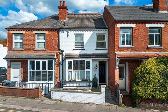 3 Bedroom Flat For Sale In Windmill Road, TW8