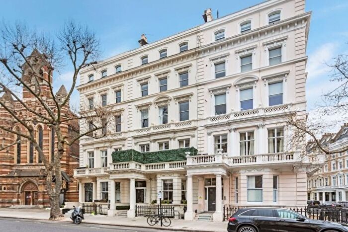 3 Bedroom Flat To Rent In Queen's Gate, London, SW7