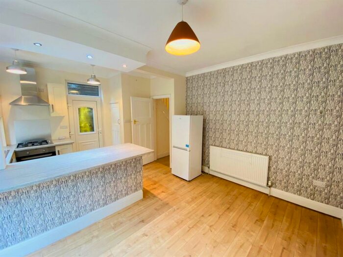 3 Bedroom Semi-Detached House To Rent In Granville Road, S2