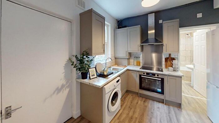 6 Bedroom House To Rent In Queens Road, Beeston, Nottingham, NG9