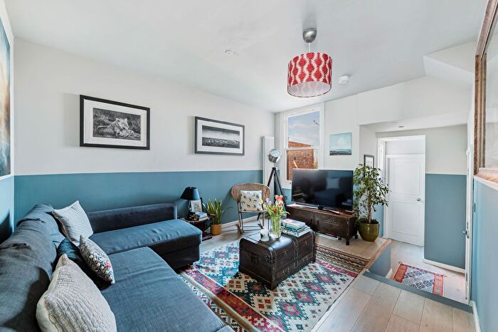 2 Bedroom Flat For Sale In Hereford Road, Acton, W3