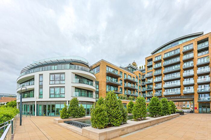 3 Bedroom Flat For Sale In Kew Bridge Road, Brentford, TW8