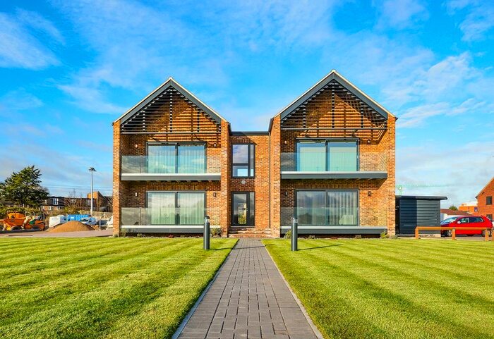 2 Bedroom Flat To Rent In Fen View Court, Cambridge, CB4