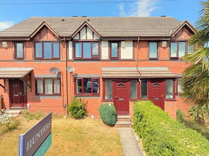 3 Bedroom Town House For Sale In Chaucer Avenue, Pudsey, LS28