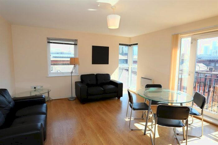 2 Bedroom Flat To Rent In Central Court, Melville St., M3