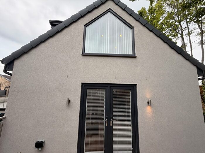 2 Bedroom Flat To Rent In Town Street, Pudsey, West Yorkshire, LS28