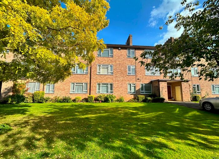 2 Bedroom Flat To Rent In Glencairn Court, Cheltenham, GL50