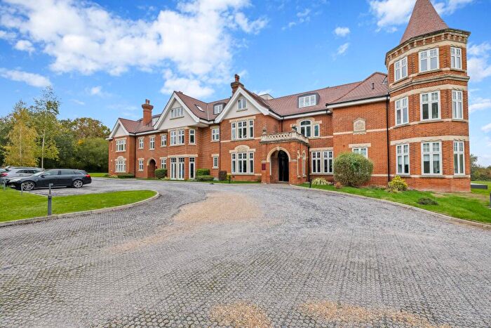 2 Bedroom Apartment To Rent In Ref: Sm - Horsehill, Norwood Hill, RH6