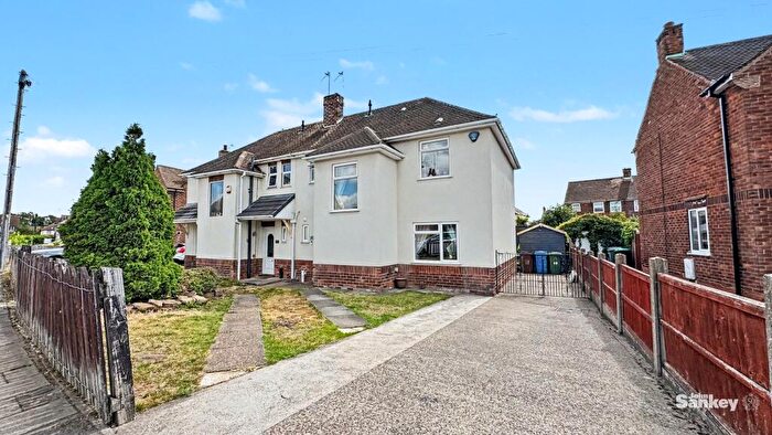 3 Bedroom Semi-Detached House For Sale In Tudor Avenue, Forest Town, NG19