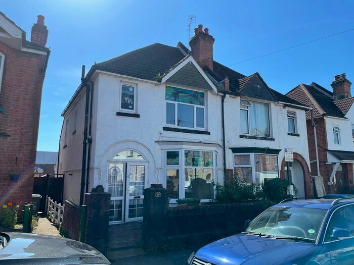 3 Bedroom Semi-Detached House To Rent In Mayflower Road, Shirley, Southampton, SO15