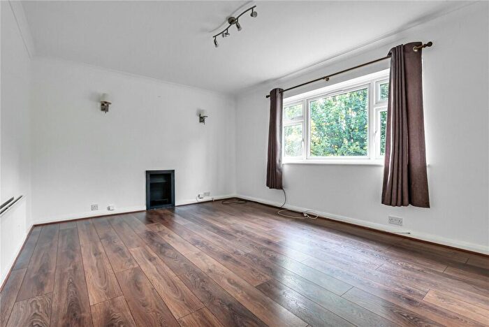 2 Bedroom Flat To Rent In Chase Bank Court, Avenue Road, Southgate, London, N14