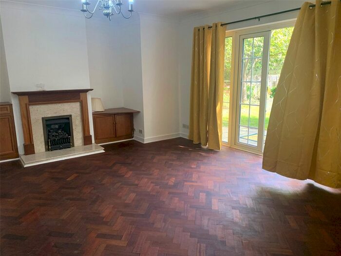 3 Bedroom Maisonette To Rent In Hereford Court, Worcester Road, Sutton, SM2