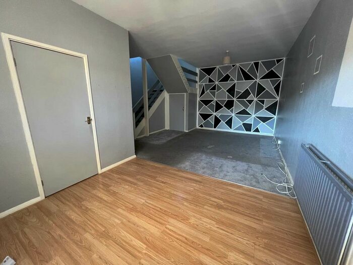 2 Bedroom Flat To Rent In Bedford Square, Houghton Regis, LU5