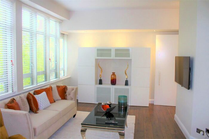 2 Bedroom Apartment To Rent In City Road, Islington, London, EC1V