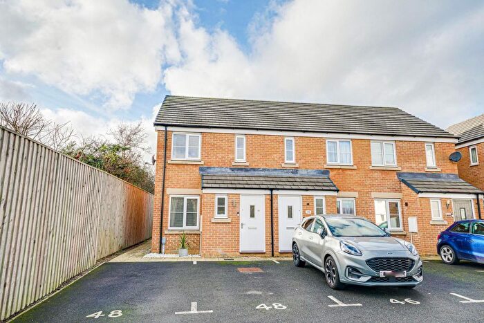 2 Bedroom Semi Detached House For Sale In Lactans Edge, Leighton Buzzard, LU7