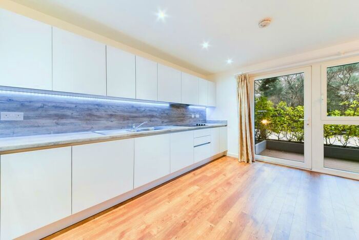 2 Bedroom Apartment To Rent In Gothenburg Court, Greenland Place, Surrey Quays, SE8