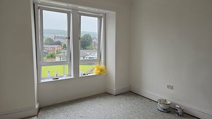 2 Bedroom Flat To Rent In Belville Street, East, Greenock, PA15