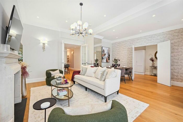 3 Bedroom Flat To Rent In Cadogan Square, London, SW1X