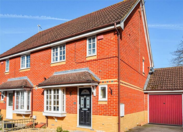 3 Bedroom Semi Detached House To Rent In Dart Drive, Didcot, Oxfordshire, OX11