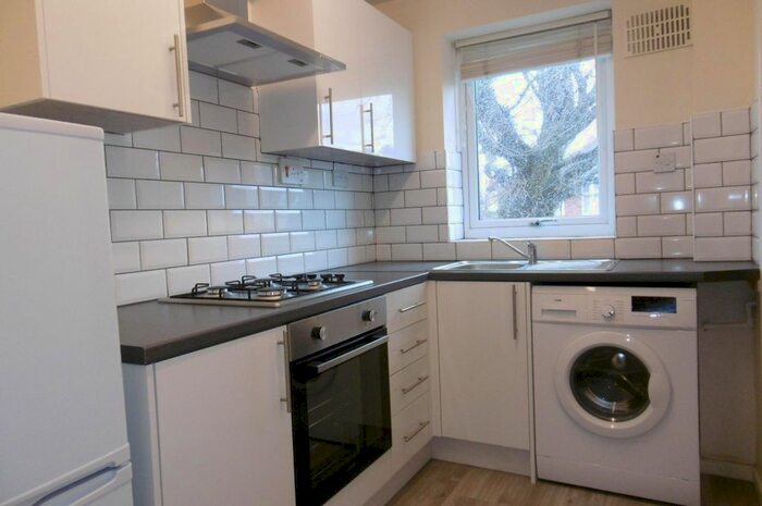 2 Bedroom Flat To Rent In Halina Court, Beeston, NG9