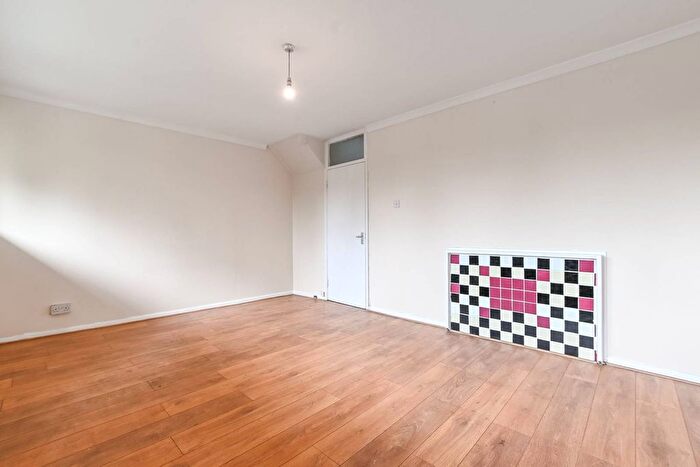 3 Bedroom Flat To Rent In Chisley Rd, Tottenham, London, N15