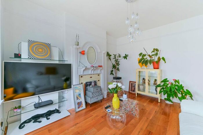 3 Bedroom Terraced House For Sale In Dalmeny Avenue, Norbury, London, SW16