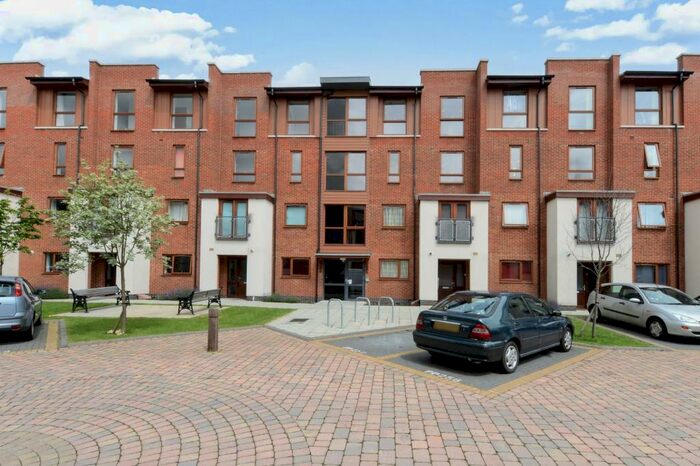 2 Bedroom Apartment To Rent In Commonwealth Drive, Tomlin Court Commonwealth Drive, RH10