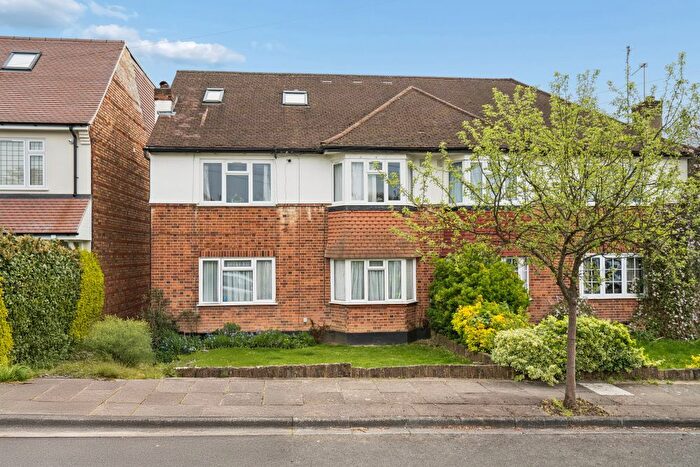 2 Bedroom Maisonette For Sale In Meadow Road, Pinner, HA5