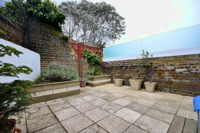 2 Bedroom Flat To Rent In Danehurst Street, Munster Village, London, SW6