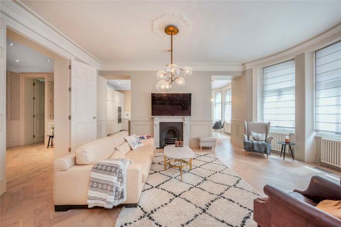 3 Bedroom Flat To Rent In Hyde Park Mansions, Cabbell Street, London, NW1