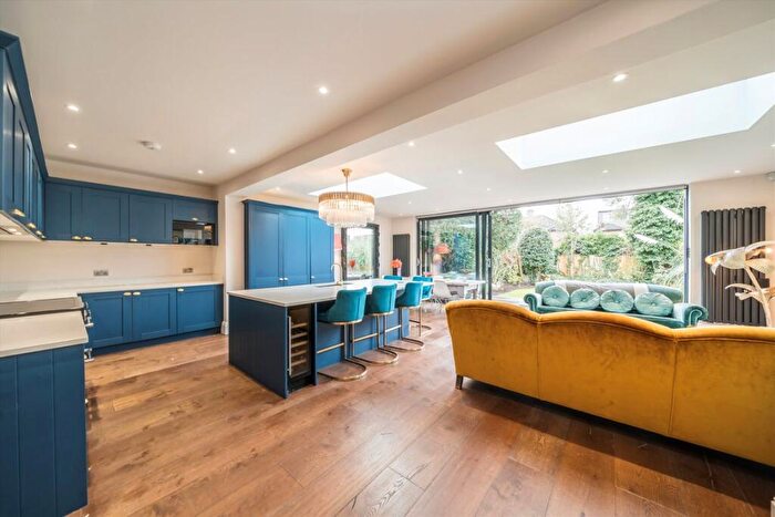 4 Bedroom Semi Detached House For Sale In Sanderstead Avenue, Cricklewood, NW2